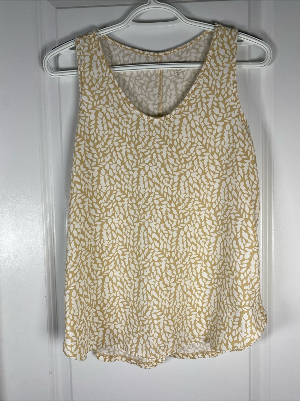 LOFT Cream and beige Leaf-Print Sleeveless Camisole-Tank